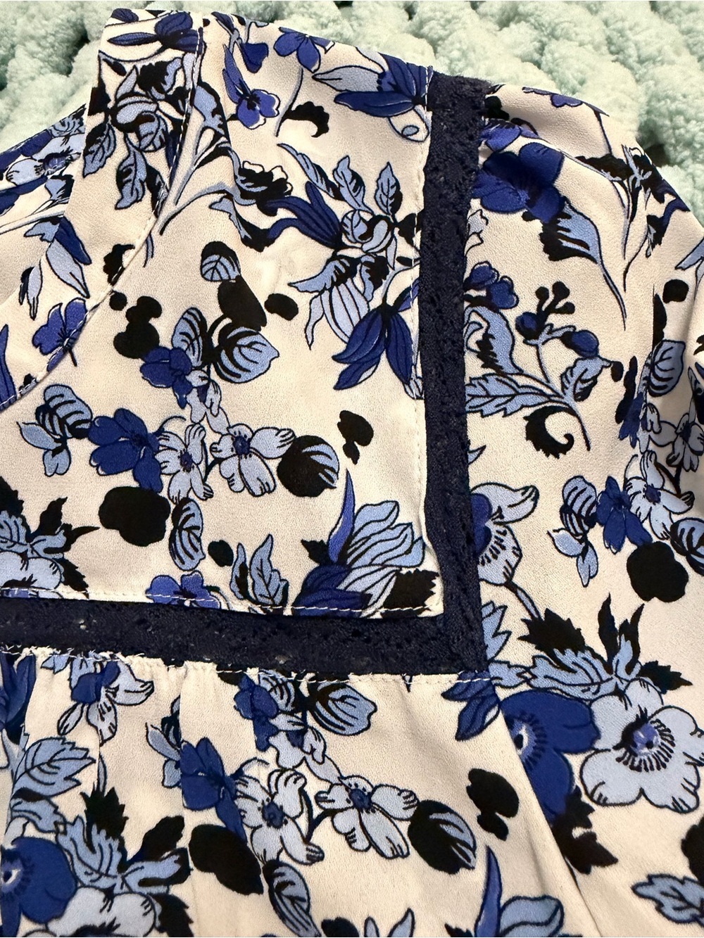 Talbots Blue and Cream Lace Embroidered Trim Floral Blouse Sz Large - Picture 16 of 17